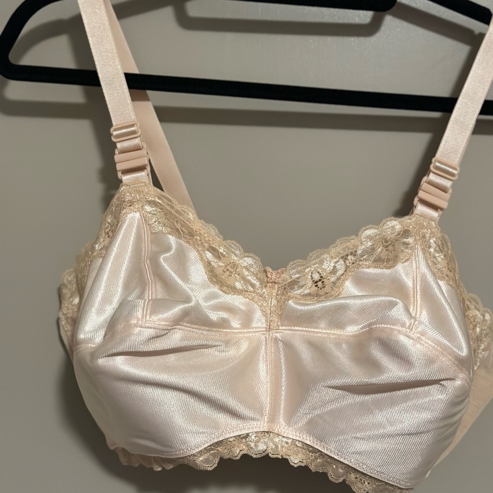 Elegant Cream Lace Trim Bra